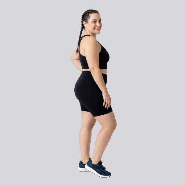 Bermuda plus size preta